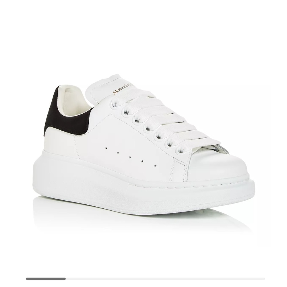 Alexander McQueen - Women's Oversized Sneaker in White/black - 36 - 6